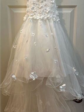 Sara Size 6 Girls Stunning Floral 3D Appliqué Tulle Gown